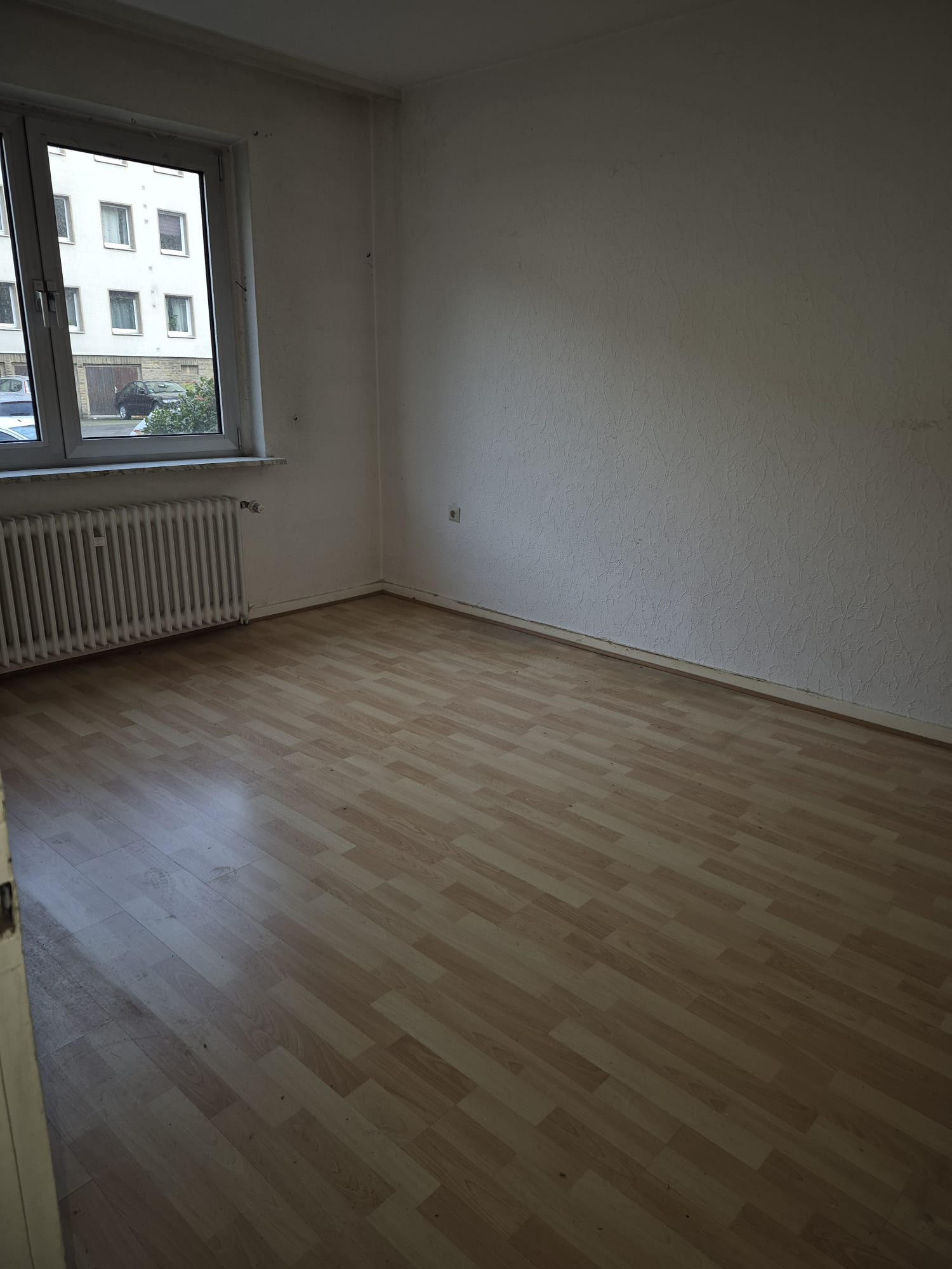 haushaltsauflösung in bochum wohnzimmer mit schrank komplett leer