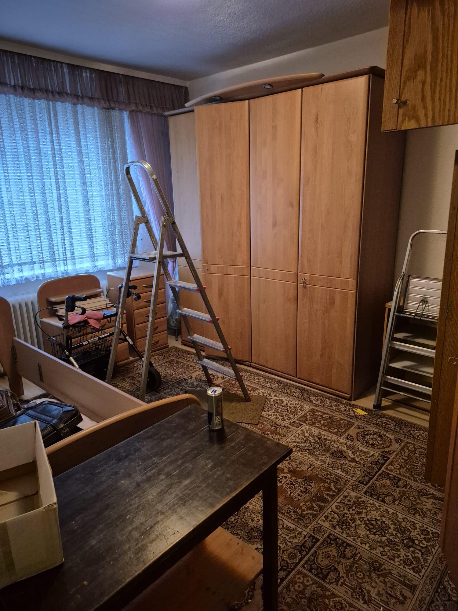 haushaltsauflösung in bochum wohnzimmer mit schrank